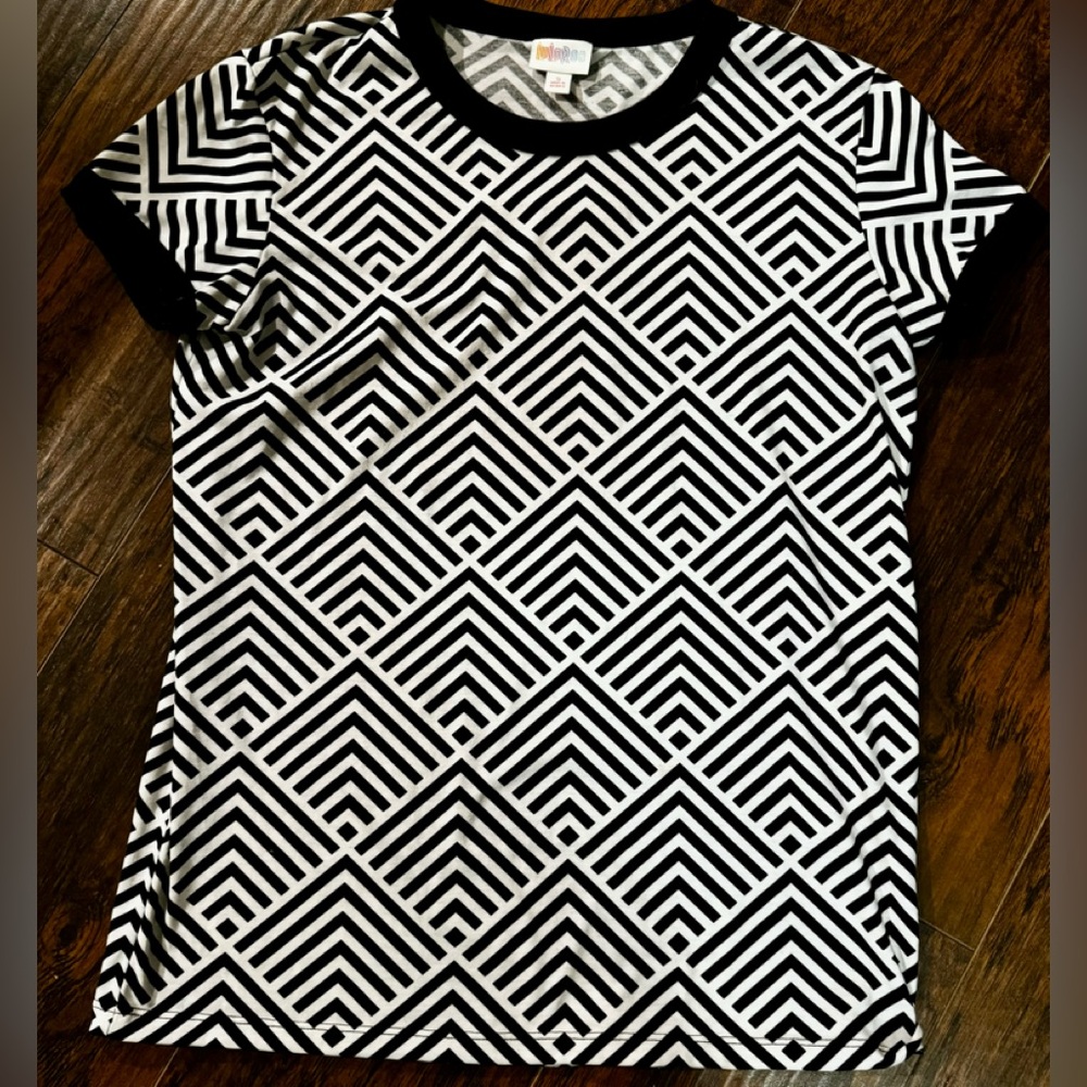 Like Brand New! Worn once. Ladies size Small LuLaRoe black/white geometric shirt